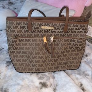 Michael Kors should bag tote